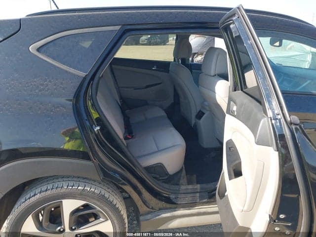 2017 HYUNDAI TUCSON VALUE 8