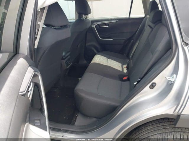 2025 TOYOTA RAV4 XLE 8