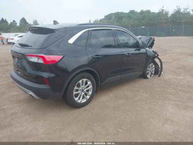 2021 FORD ESCAPE SE 4
