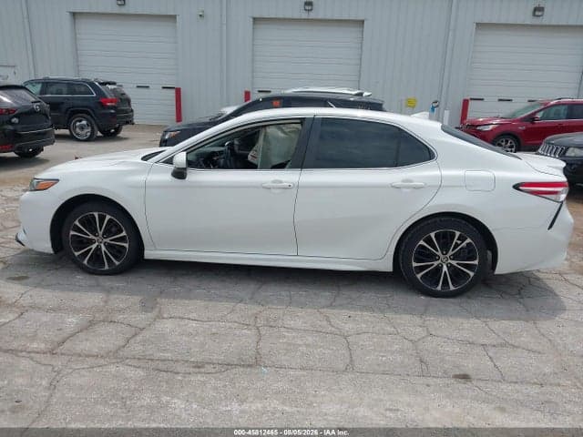 2020 TOYOTA CAMRY SE 14