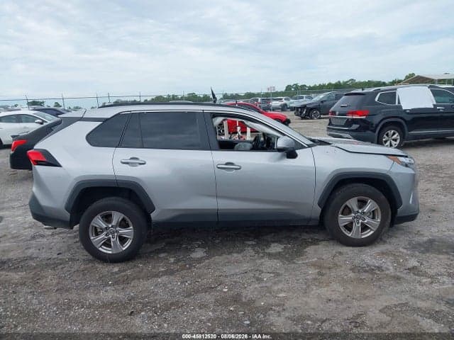 2025 TOYOTA RAV4 XLE 13