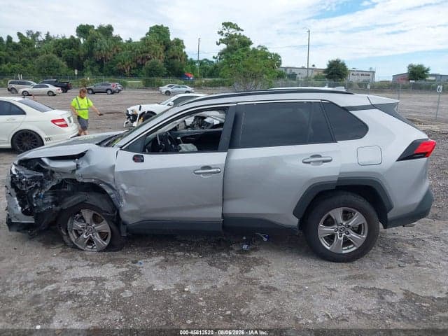 2025 TOYOTA RAV4 XLE 14