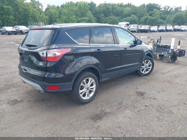 2017 FORD ESCAPE SE 4