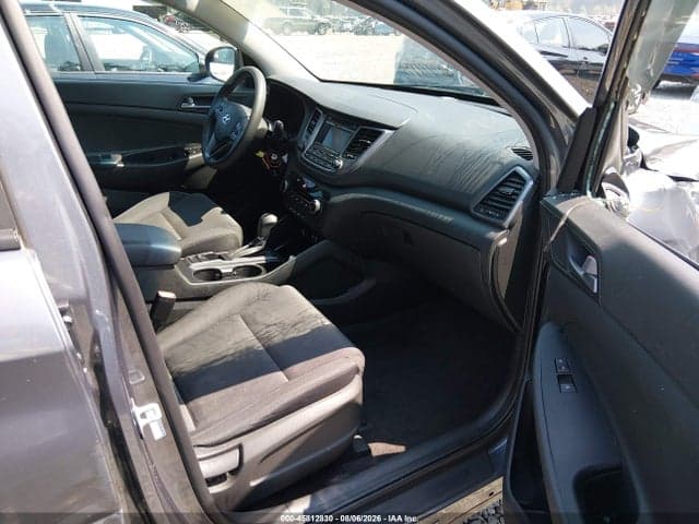 2017 HYUNDAI TUCSON SE 18
