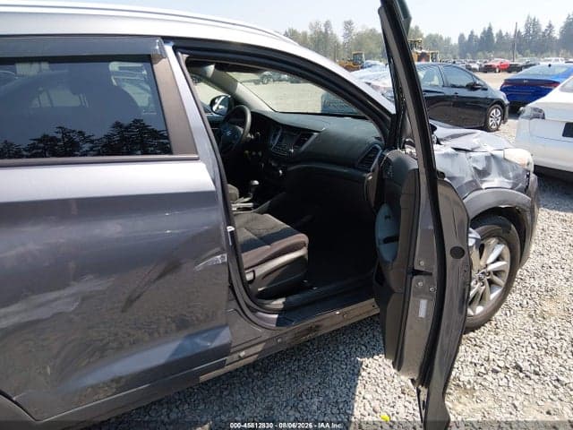 2017 HYUNDAI TUCSON SE 5