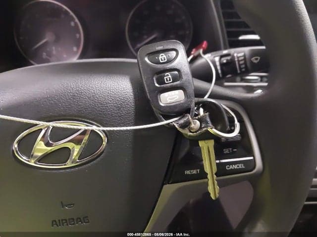 2017 HYUNDAI ELANTRA SE 11