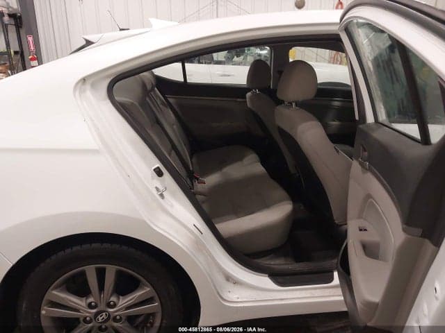 2017 HYUNDAI ELANTRA SE 8