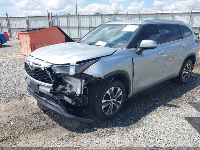 2021 TOYOTA HIGHLANDER XLE 2