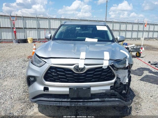 2021 TOYOTA HIGHLANDER XLE 12