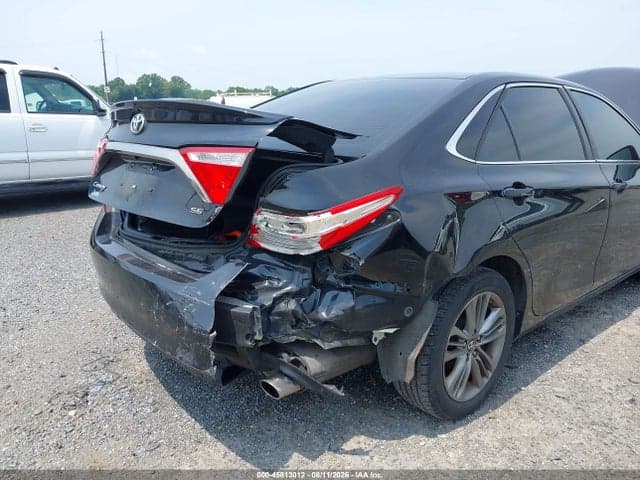 2017 TOYOTA CAMRY SE 6