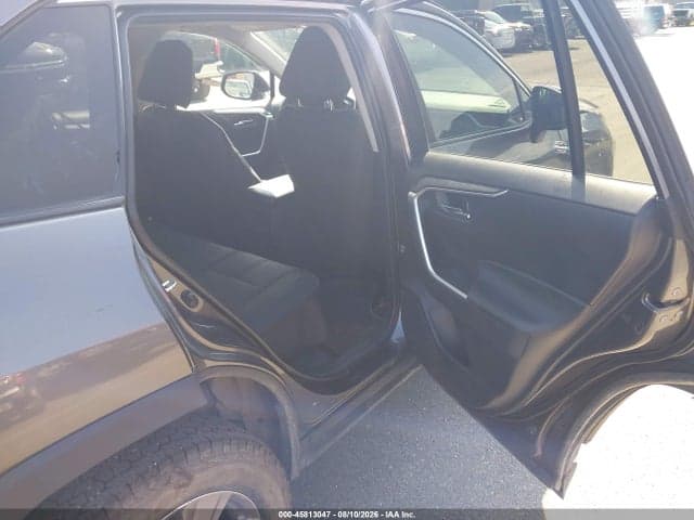 2023 TOYOTA RAV4 XLE 8