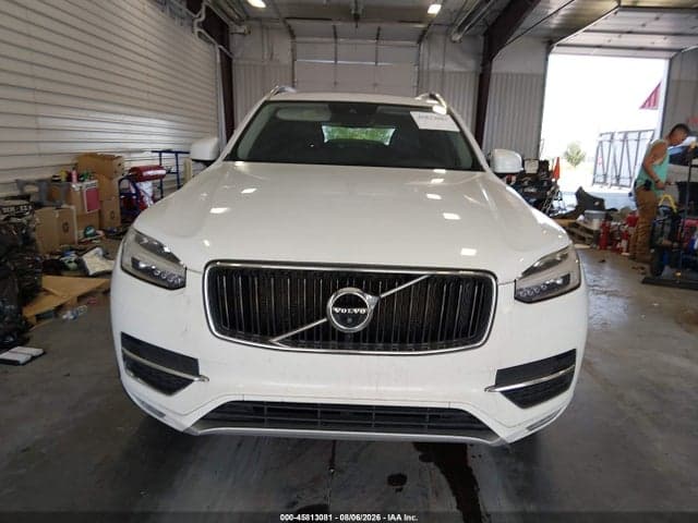 2017 VOLVO XC90 T6 MOMENTUM 11