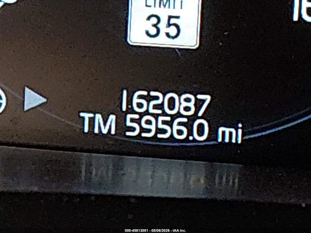 2017 VOLVO XC90 T6 MOMENTUM 14