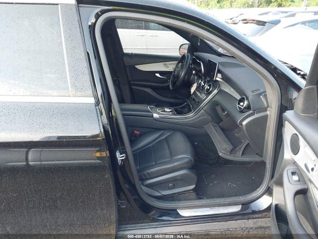 2019 MERCEDES-BENZ GLC 300 4MATIC 5
