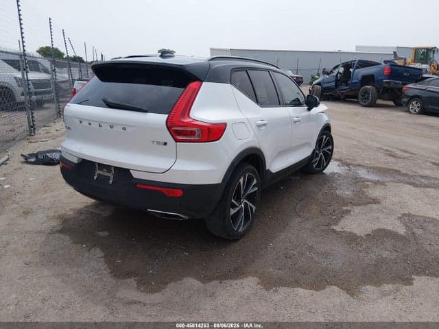2019 VOLVO XC40 T5 R-DESIGN 4