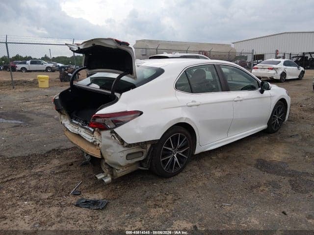 2021 TOYOTA CAMRY SE 4