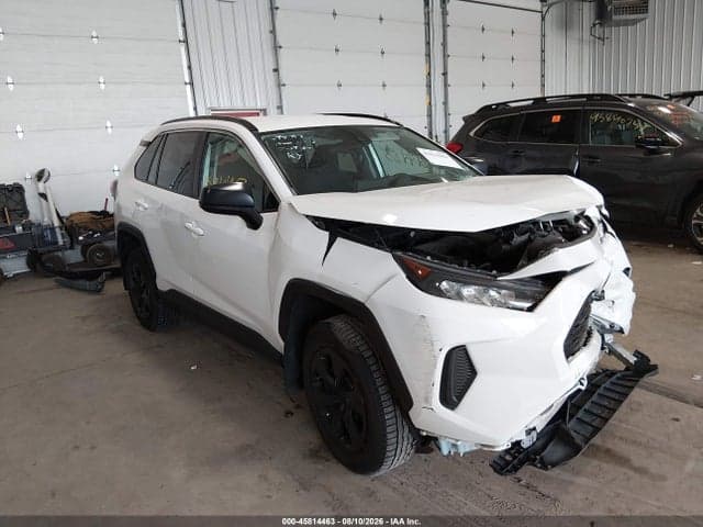 2020 TOYOTA RAV4 LE 1
