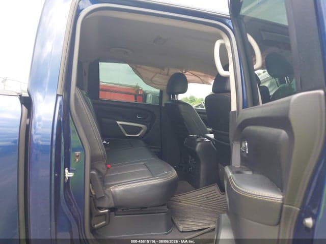 2017 NISSAN TITAN SL 8