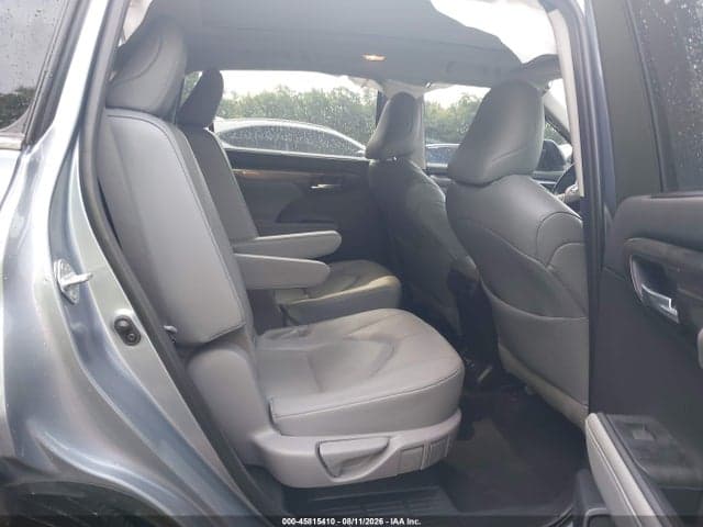 2023 TOYOTA HIGHLANDER PLATINUM 8