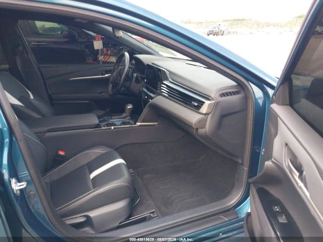 2025 TOYOTA CAMRY SE 5
