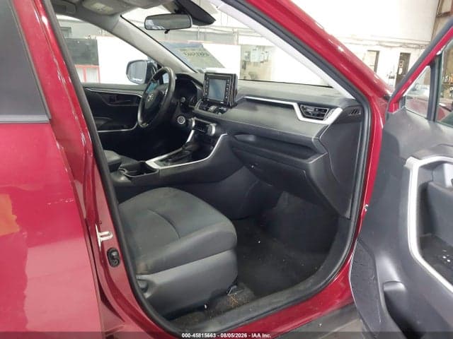2020 TOYOTA RAV4 LE 5