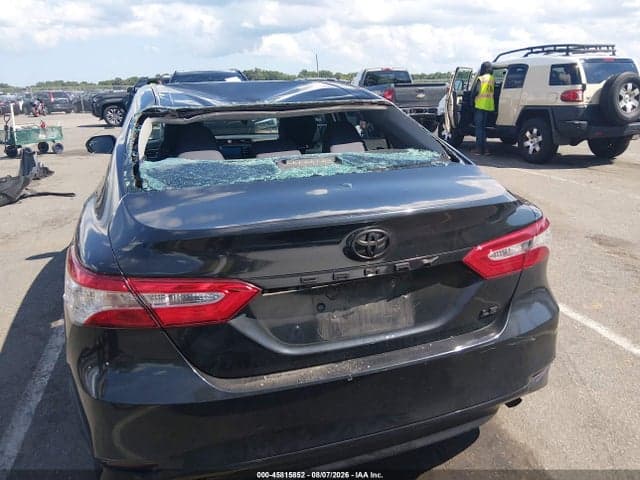 2018 TOYOTA CAMRY LE 16