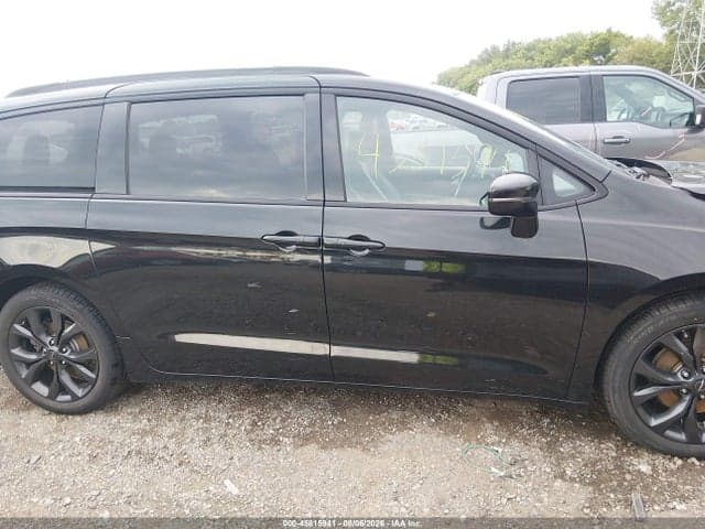 2018 CHRYSLER PACIFICA LIMITED 13