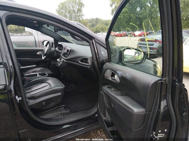 2018 CHRYSLER PACIFICA LIMITED 5
