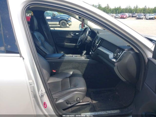 2018 VOLVO XC60 T6 MOMENTUM 5