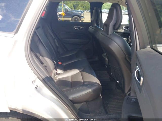 2018 VOLVO XC60 T6 MOMENTUM 8