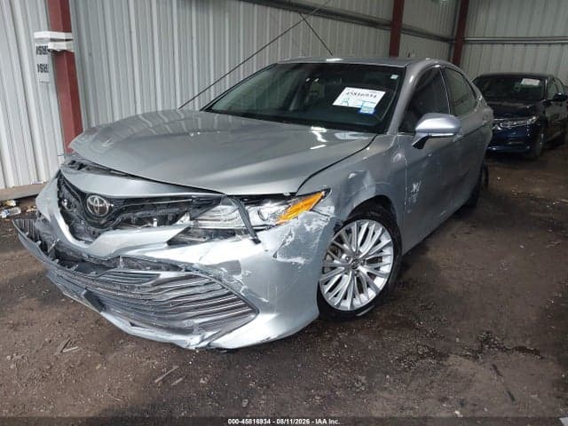2018 TOYOTA CAMRY XLE 2