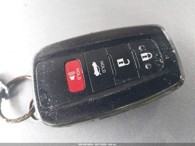 2018 TOYOTA CAMRY XLE 11