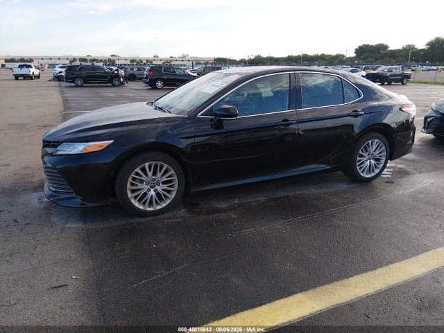 2020 TOYOTA CAMRY XLE 2