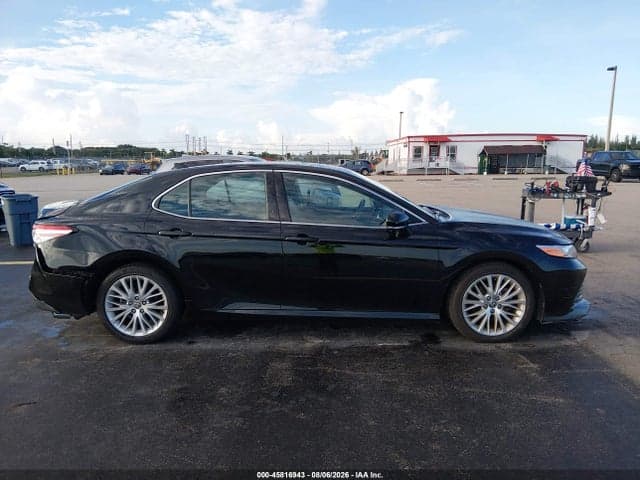 2020 TOYOTA CAMRY XLE 13