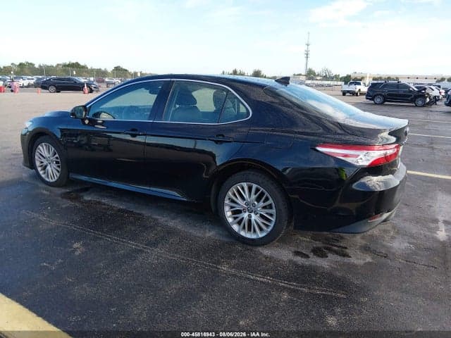 2020 TOYOTA CAMRY XLE 3