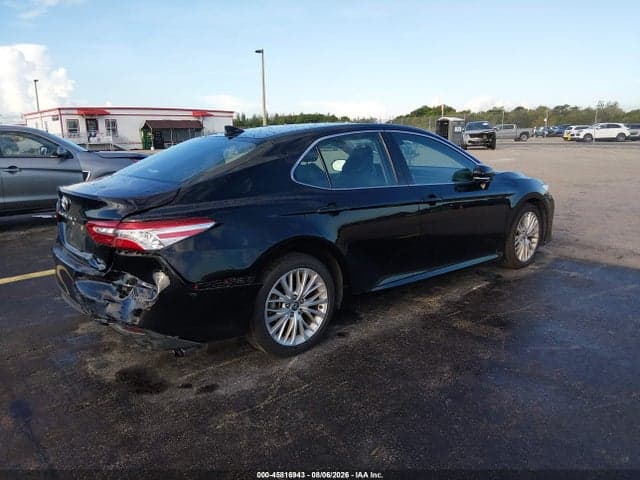 2020 TOYOTA CAMRY XLE 4