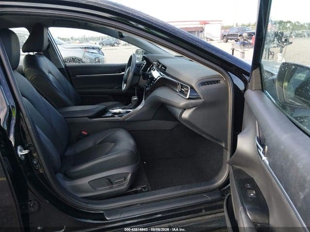 2020 TOYOTA CAMRY XLE 5