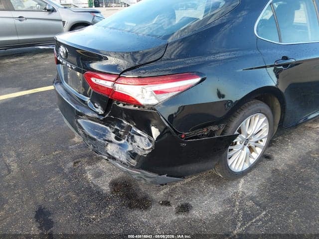 2020 TOYOTA CAMRY XLE 6