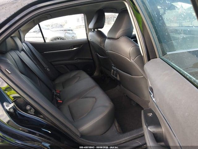 2020 TOYOTA CAMRY XLE 8