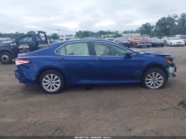 2018 TOYOTA CAMRY LE 12