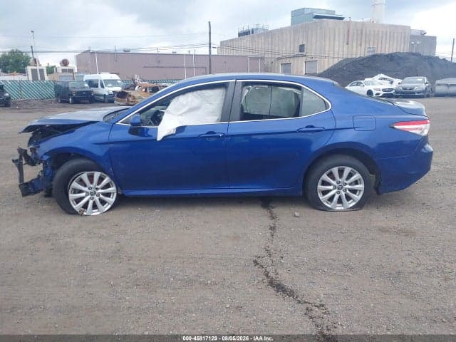 2018 TOYOTA CAMRY LE 13