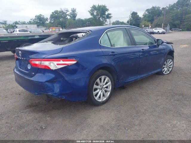 2018 TOYOTA CAMRY LE 4