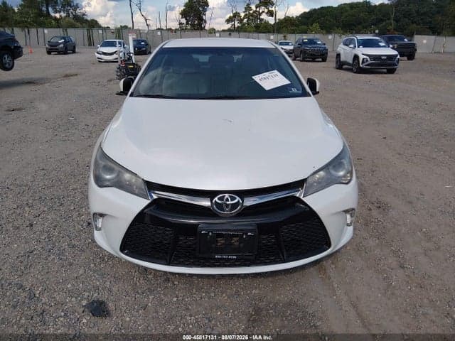 2017 TOYOTA CAMRY SE 11