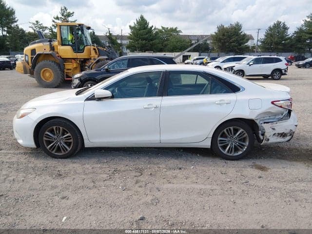 2017 TOYOTA CAMRY SE 13