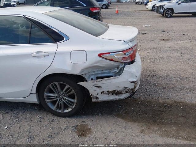 2017 TOYOTA CAMRY SE 6