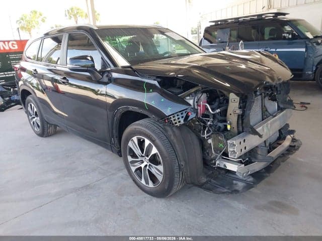 2023 TOYOTA HIGHLANDER XLE 1
