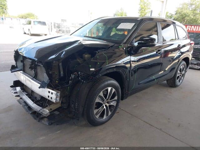 2023 TOYOTA HIGHLANDER XLE 2
