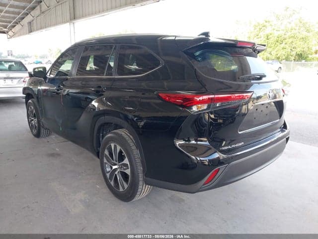 2023 TOYOTA HIGHLANDER XLE 3