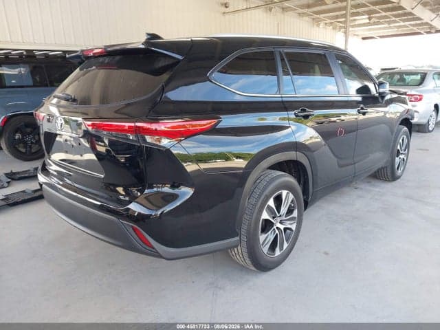2023 TOYOTA HIGHLANDER XLE 4