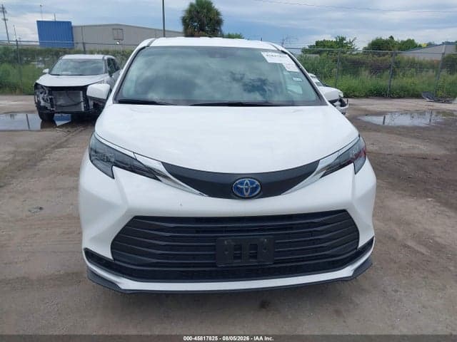 2025 TOYOTA SIENNA LE 12